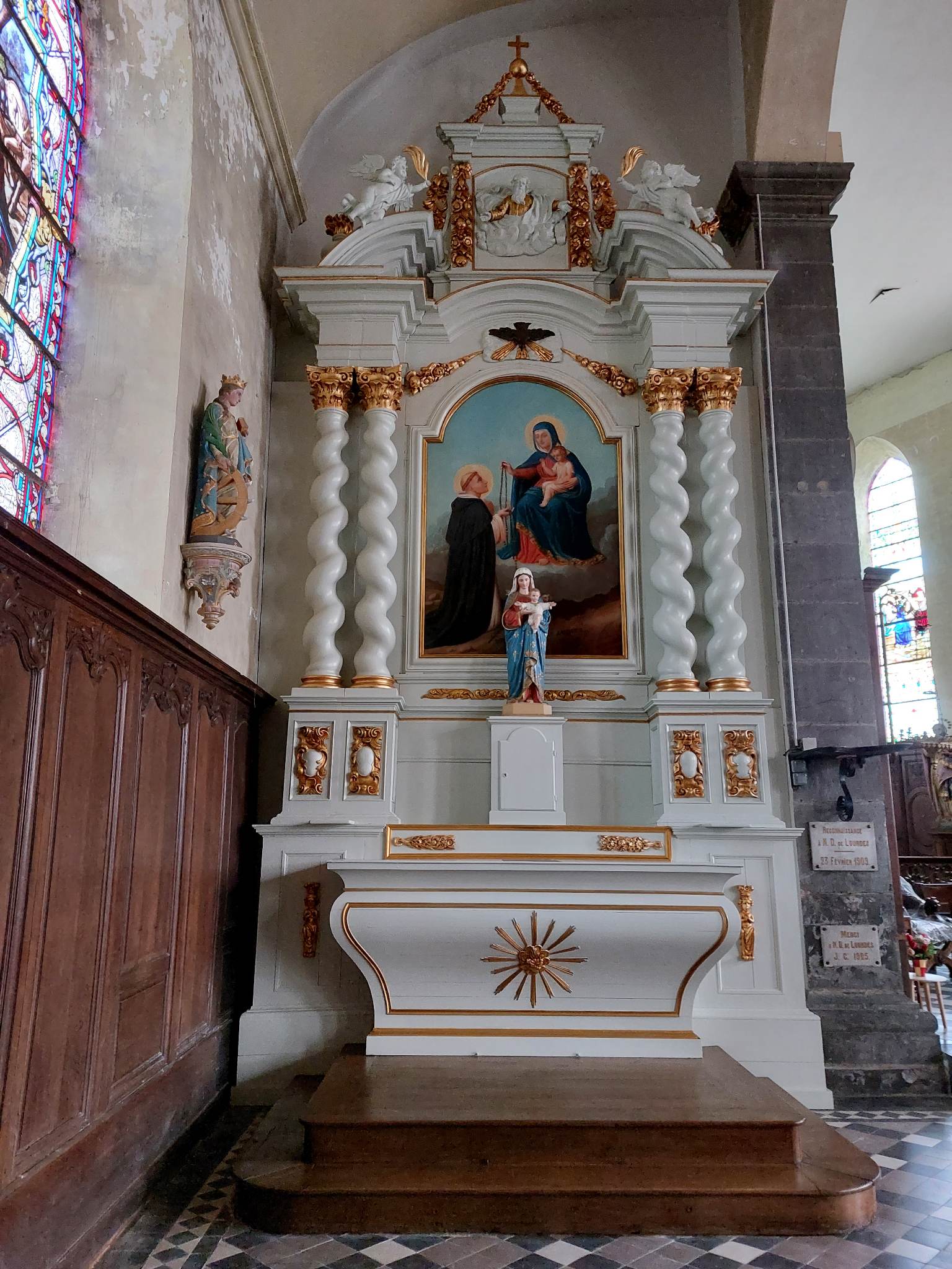 Restauration de l'autel de la Vierge-Marie � Dompierre-sur-Helpe La France